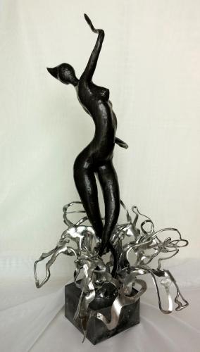 NU-BRONZE-NIKA-SCULPTURE-BORDEAUX